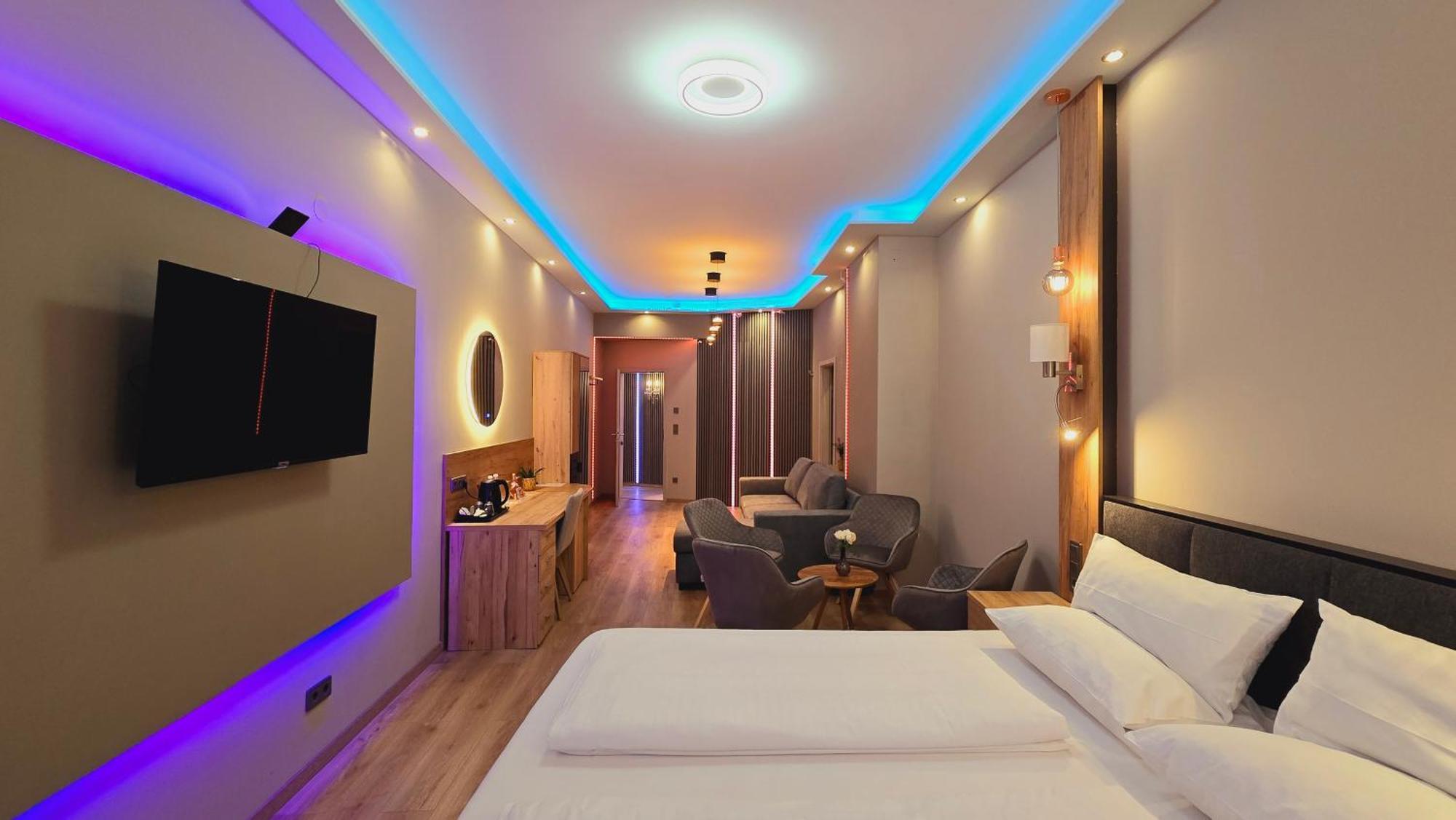King Studio with Sofa Bed